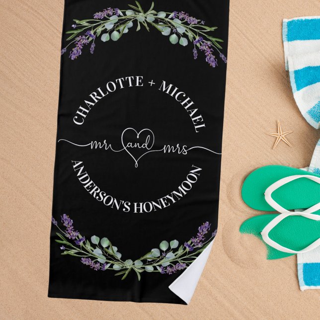 Mrs Flitterwochen Schwarz-weiße Lavendel Strandtuch (Von Creator hochgeladen)