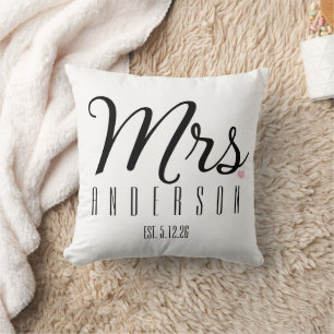 Mrs Modern Script Benutzerdefiniertes Hochzeitsdat Kissen