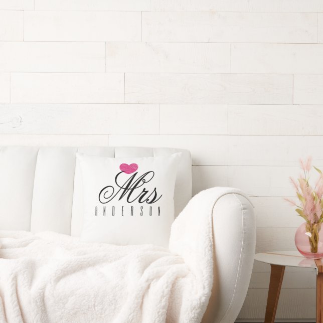 Mrs. Modern Script Custom Wedding Kissen (Liege)
