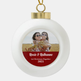 Mrs. & Mrs. Ruby Red 1. Weihnachtsfest Foto Keramik Kugel-Ornament