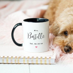 Mrs. Personalisiert Black Script Nachname Wedding Tasse