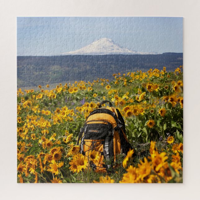 Mt Adams | Gelber Rucksack | Balsamroot 20x20 Puzzle (Vertikal)