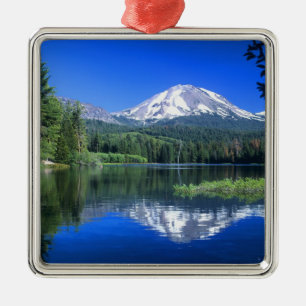 Mt. Lassen erhebt sich über den Manzanita-See Ornament Aus Metall