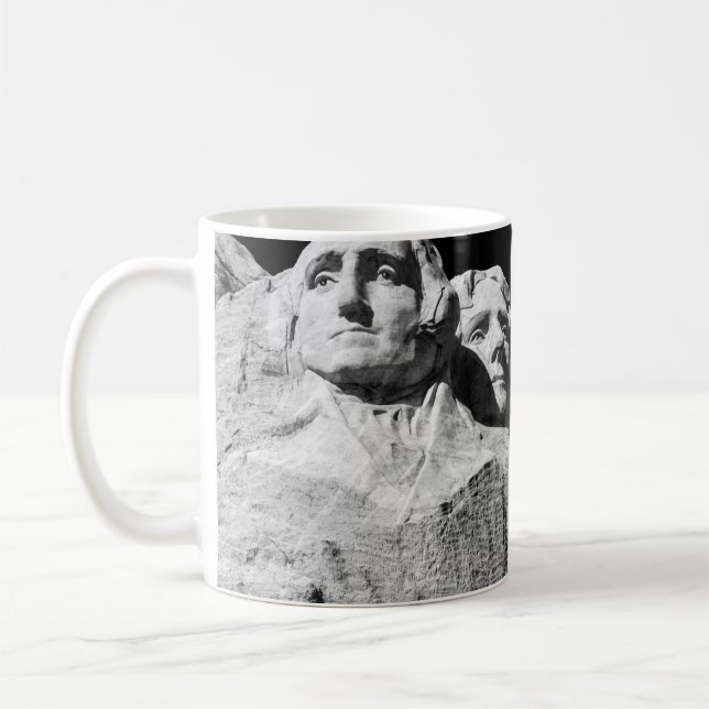 MT. RUSHMORE WÄHREND DES TAGES KAFFEETASSE (Links)