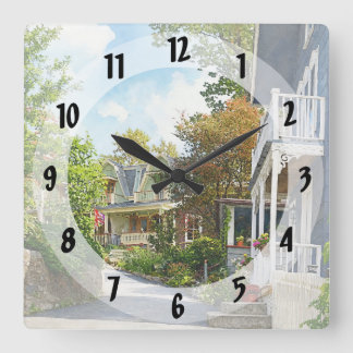 Mt. Tabor NJ – Straße auf einem Hügel Quadratische Wanduhr