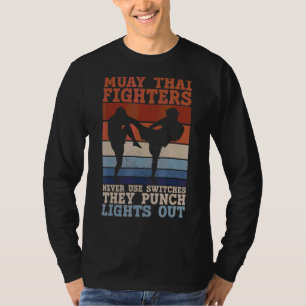 Muay Thai Kämpfer benutzen niemals Schalter, die s T-Shirt
