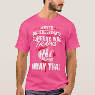 Muay Thai - Unterschätzen Sie nie jemanden, der Tr T-Shirt