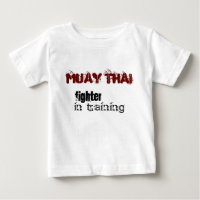Muay thailändisches Baby - Kämpfer im Training