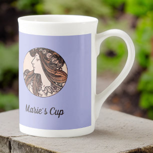 Mucha Art Nouveau Frauen und rosa Blume auf Lila Prozellantasse