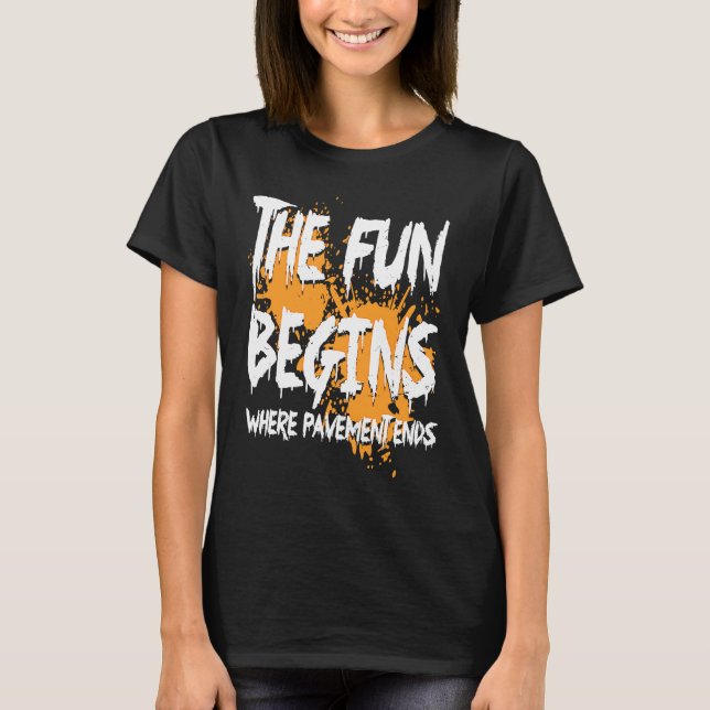 Mudding fun begins where pavement ends, mud riding T-Shirt (Vorderseite)
