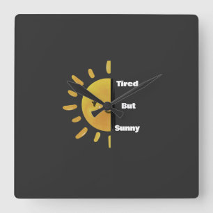 Müde aber Sonnenschein ☀️ Lustiger Sommer Burnou Quadratische Wanduhr