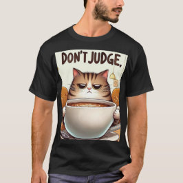 Müde Kitty Genießen Sie eine riesige Tasse Kaffee. T-Shirt