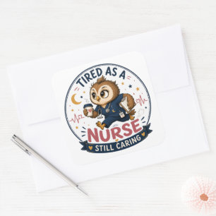 Müde Krankenschwester Eule Cartoon-Illustration  Quadratischer Aufkleber