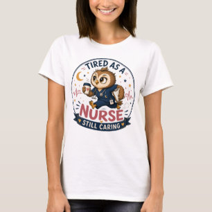 Müde Krankenschwester Eule Cartoon-Illustration T-Shirt