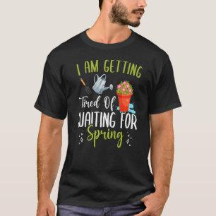 Müde vom Warten auf Frühlings-Spaß Gartengestaltun T-Shirt