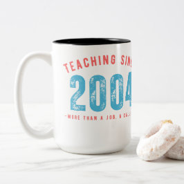 Mug for teacher | Teaching since 2004 Zweifarbige Tasse