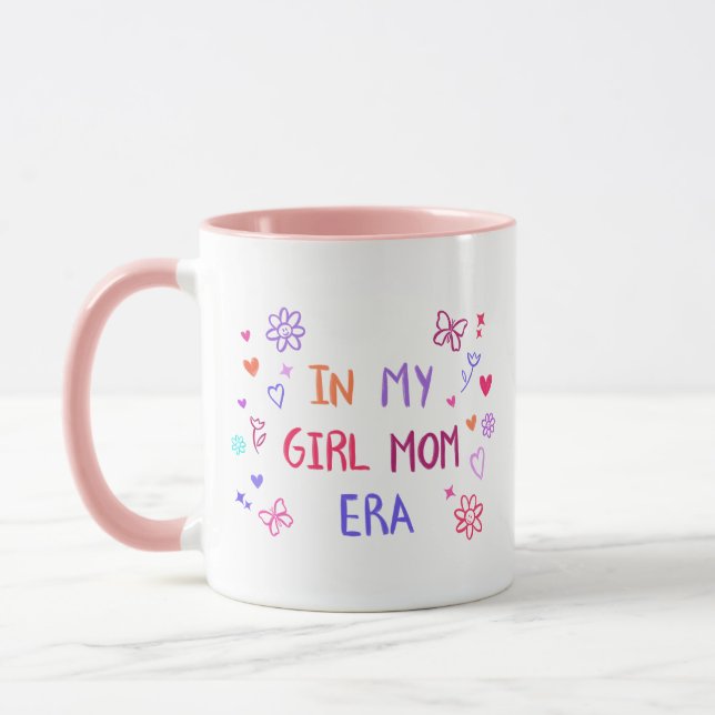 Mug in my girl mom era CRAYON Tasse (Links)