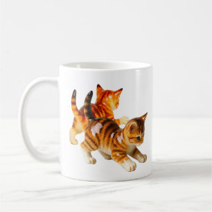 Mug mit Kätzchen, die spielen. Kaffeetasse