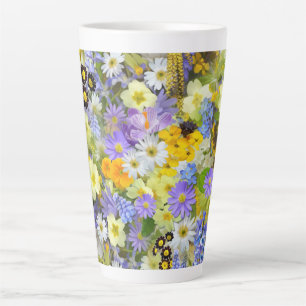 MULITCOLORED FLORAL HINTERGRUNDPATTER MILCHTASSE