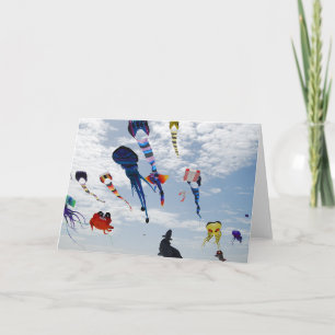 Multi Farbdrachen, die den Himmel malen Karte