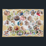 Multi Foto 28 Picture Honey Beige Honeycomb Geschirrtuch<br><div class="desc">Erstellen Sie Ihr eigenes Foto Küchenhandtuch. Die Fotovorlage ist für Sie das Set, 28 Ihrer Lieblingsfotos aus der Familie hinzuzufügen, die in Hexagon-Formen dargestellt werden, um ein Wabenmuster zu bilden. Das Design ist in einer neutralen Farbpalette aus warmen Honigbeige und Weiß gehalten. Für alternative Farben, durchsuchen Sie bitte meinen Shop...</div>
