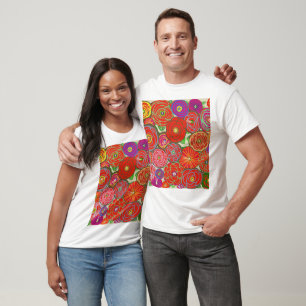 Multicolor-Design auf weißem T-Shirt