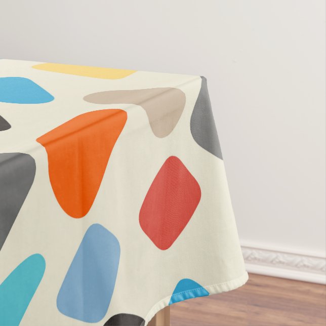 Multicolor-Kieselsteine im weißen Hintergrund Tischdecke (Beispiel)