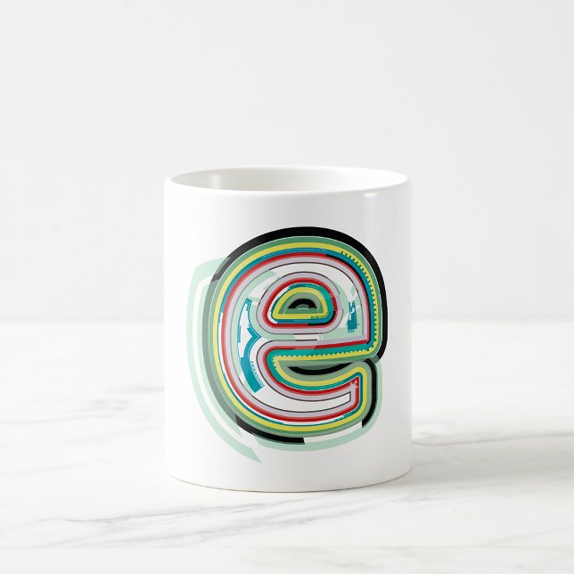 Multicolor Letter E Abstrakt Moderne Typografie Kaffeetasse (Von Creator hochgeladen)