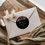 Multicolor Wildblume Danke Gastgeschenk Hochzeit Runder Aufkleber<br><div class="desc">Diese vielfarbige Wildblume dankt Ihnen Gastgeschenk Hochzeit klassischen Rundaufkleber ist perfekt für eine rustikale Hochzeit. Das Design umfasst eine bunte Auswahl an rosa, rot, lila, gelb, weiß, violett, rot, bordeauxfarbenen Blume in schwarzem Hintergrund. Machen Sie den Aufkleber mit Ihren eigenen Namen, der Veranstaltung (falls zutreffend) und dem Datum versehen. Diese...</div>