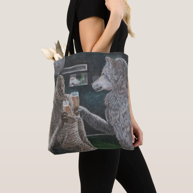 Mummy und Werewolf trinken Beer Graphic Tote Bag (Von Nahem)