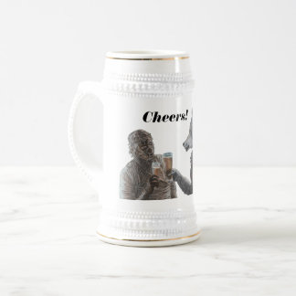 Mummy und Werewolf trinken Bier Cheers Stein Bierglas