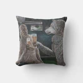Mummy und Werewolf trinken Bier Throw Kissen