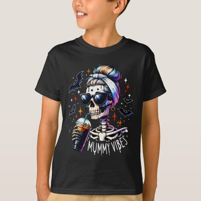 Mummy Vibes Skeleton Coffee Mom Soky Season Hallow T-Shirt (Vorderseite)