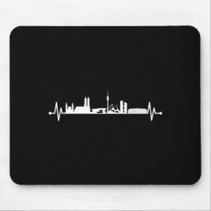 Münchner Skyline mit Olympiaturm im Olympiapark Mousepad