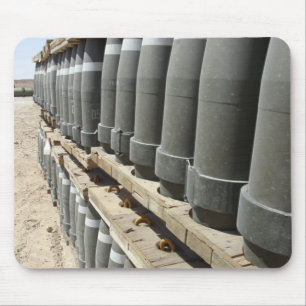 Munitionsreihen werden gestapelt und vorgepfercht mousepad