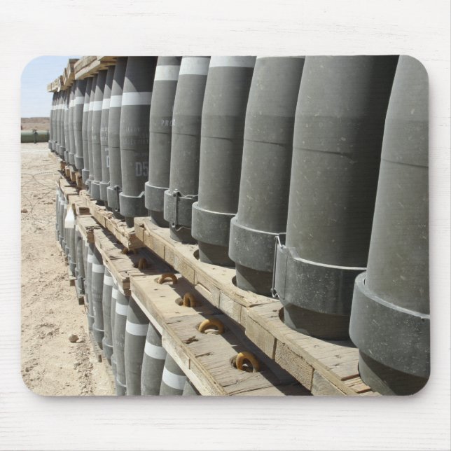 Munitionsreihen werden gestapelt und vorgepfercht mousepad (Vorne)