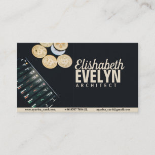 Münzen, die in der Nähe von Smartphones mit Fina Visitenkarte