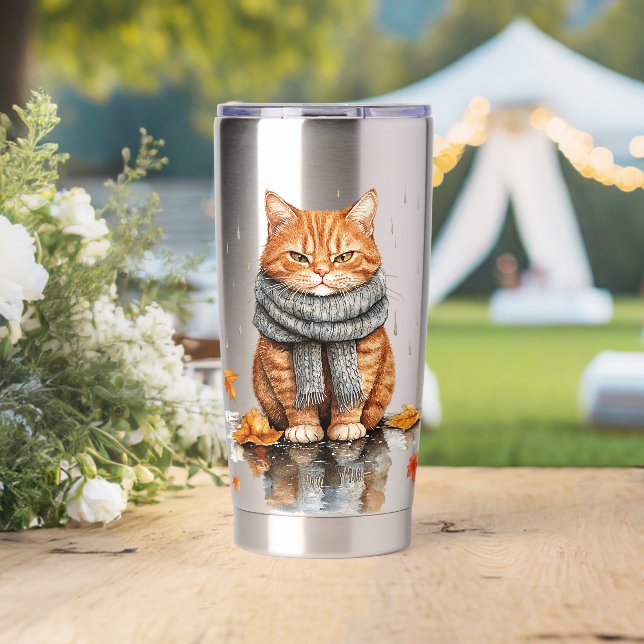 Mürrische orange Katze im Regen Thermobecher (Hochzeit (gedreht))