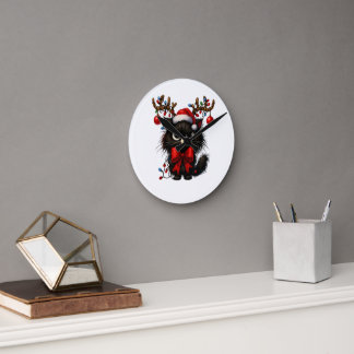 Mürrische Weihnachtskatze mit Santa-Hut und Rentie Runde Wanduhr