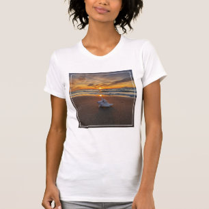 Muschel am Strand bei Sonnenuntergang Kos T-Shirt