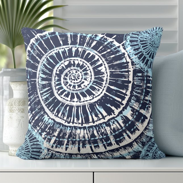 Muschel am Ufer Blau Weiß Kissen (Discover Gorgeous Coastal Throw Pillows by Totally Coast.)
