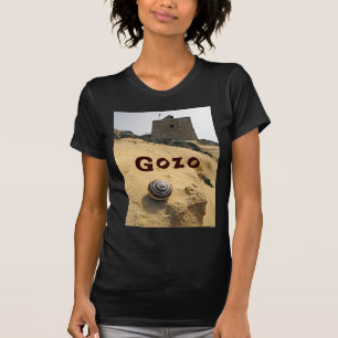 Muschel und Turm, Gozo, Malta T-Shirt