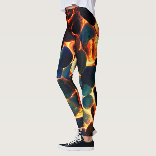 Muschel von Austern auf rotem Vulkangestein oder i Leggings (Links)