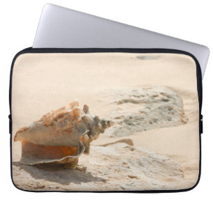 Muscheln auf dem Strand Laptopschutzhülle