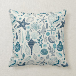 Muscheln auf weißlich kissen