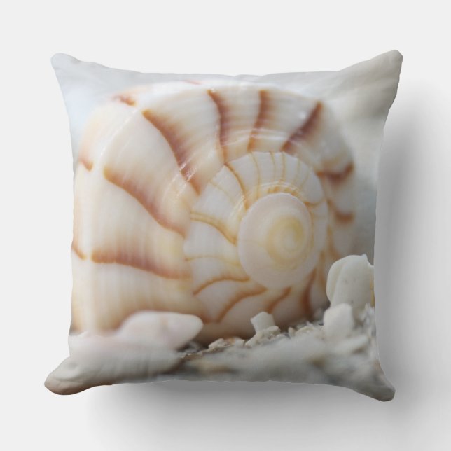 Muscheln im Sandwirbelkissen Kissen (Vorderseite)