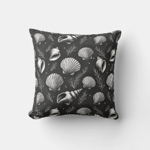 Muscheln und Algen in Schwarz-Weiß  Kissen