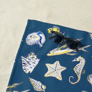Muscheln und Meereskreaturen Strandtuch