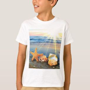 Muscheln und Seestern am Strand T-Shirt