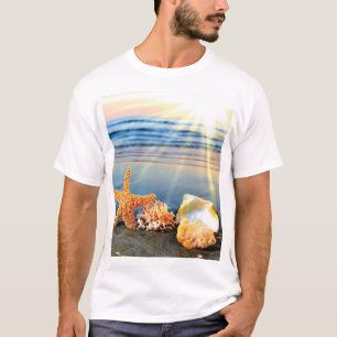 Muscheln und Seestern am Strand T-Shirt